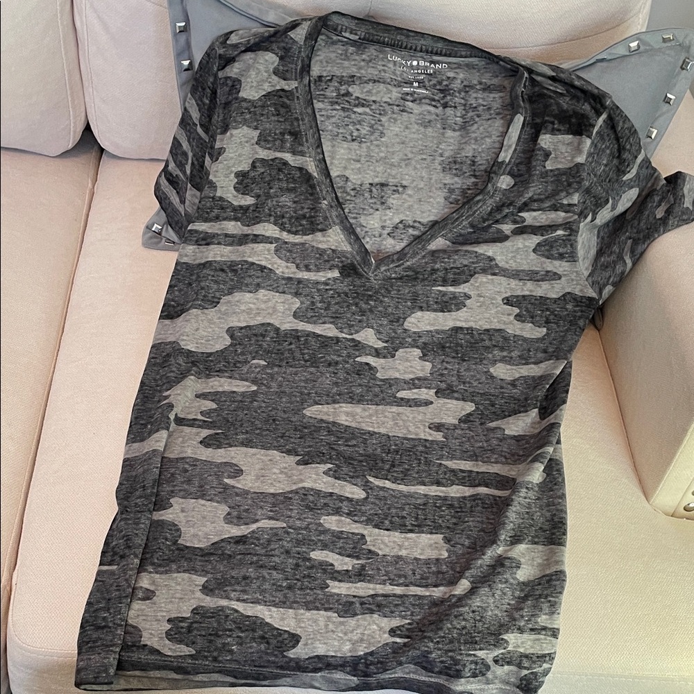 Lucky Brand Women's Short Sleeve Camouflage Tee - Black and Gray M